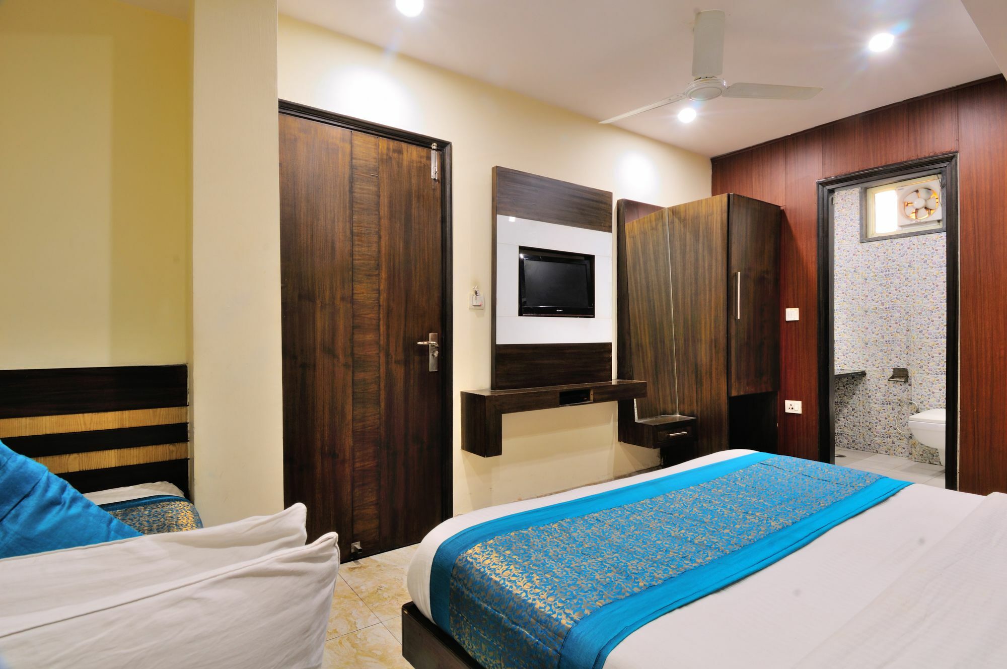 Hotel Gold Star Inn - Paharganj Нью-Дели Экстерьер фото