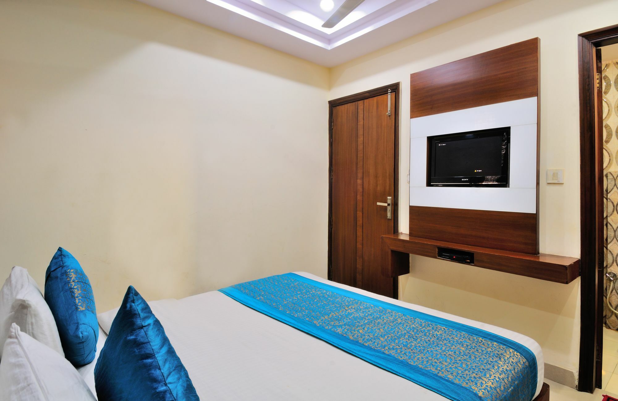 Hotel Gold Star Inn - Paharganj Нью-Дели Экстерьер фото