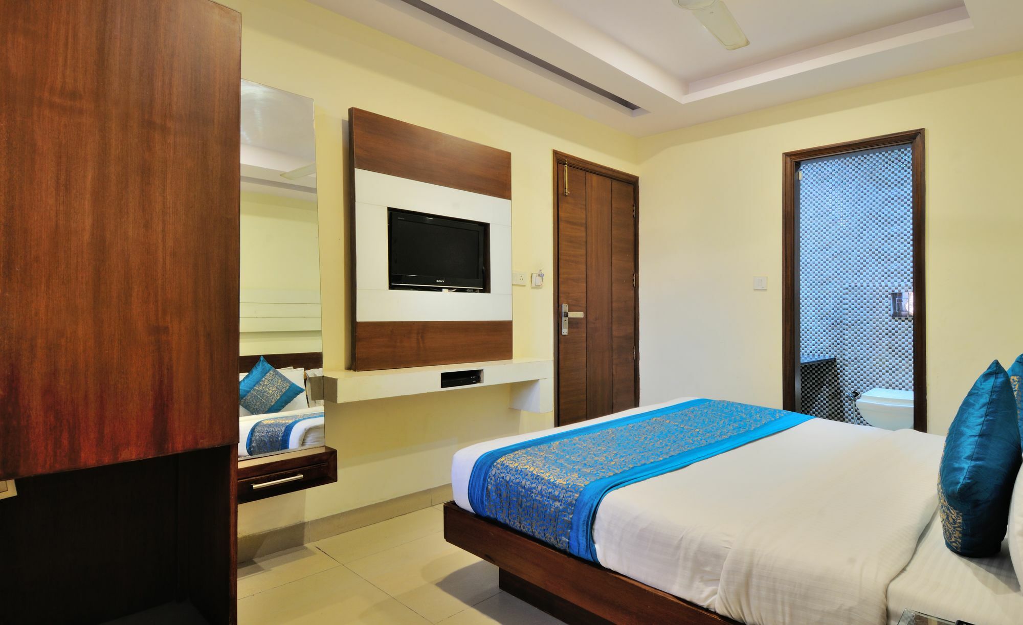 Hotel Gold Star Inn - Paharganj Нью-Дели Экстерьер фото