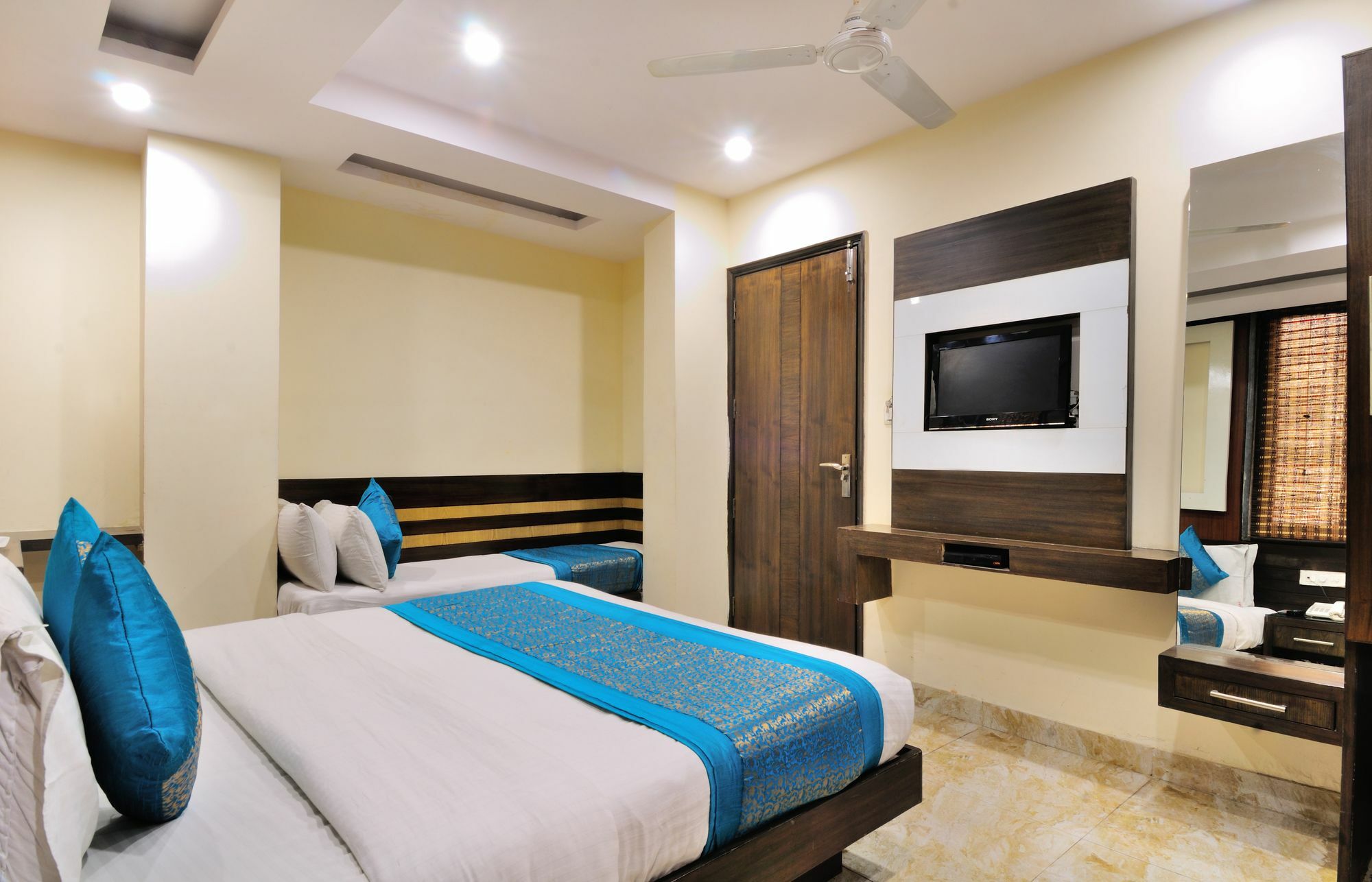Hotel Gold Star Inn - Paharganj Нью-Дели Экстерьер фото